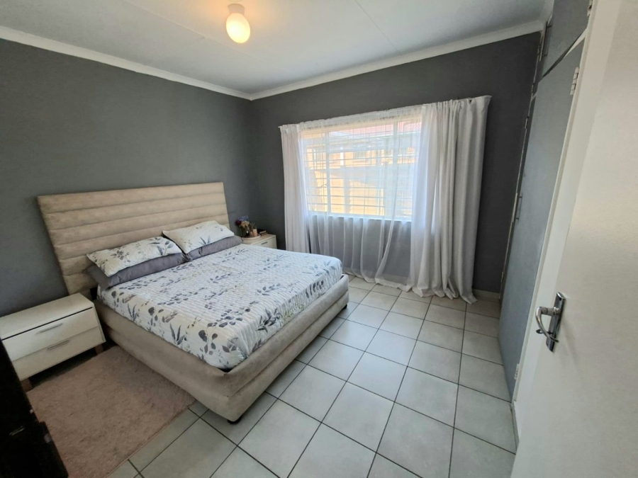 6 Bedroom Property for Sale in The Reeds Gauteng