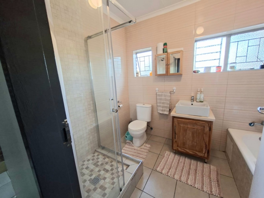 6 Bedroom Property for Sale in The Reeds Gauteng