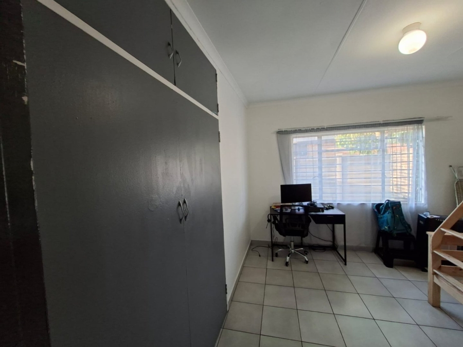 6 Bedroom Property for Sale in The Reeds Gauteng