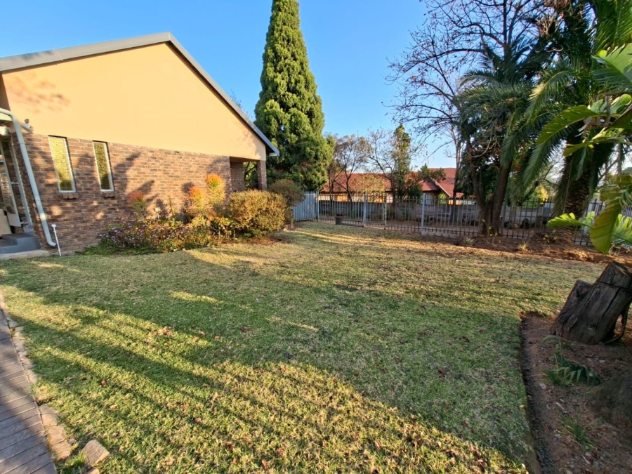 6 Bedroom Property for Sale in The Reeds Gauteng