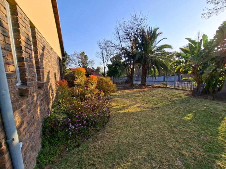 6 Bedroom Property for Sale in The Reeds Gauteng