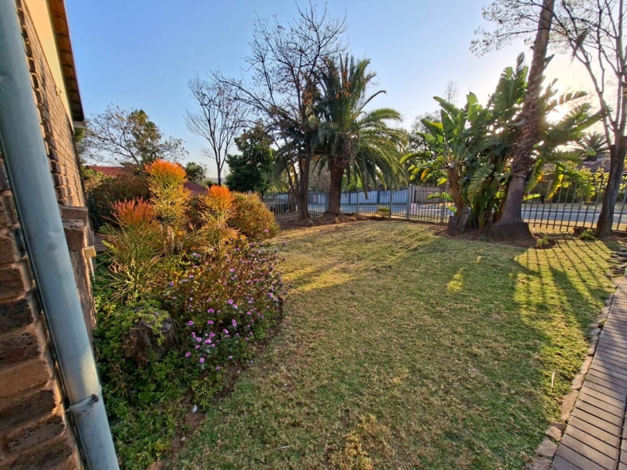 6 Bedroom Property for Sale in The Reeds Gauteng