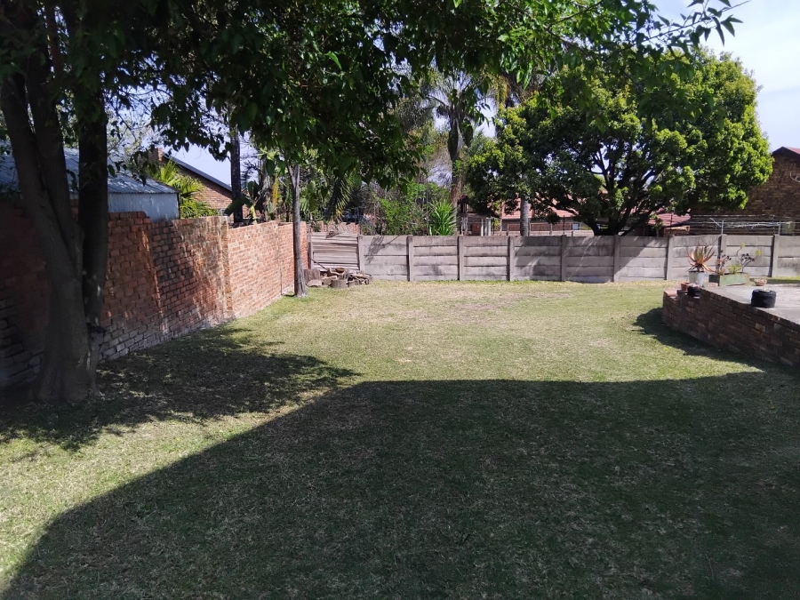 6 Bedroom Property for Sale in The Reeds Gauteng