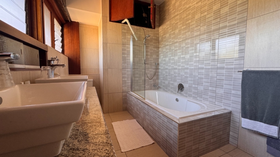 6 Bedroom Property for Sale in Three Rivers Proper Gauteng