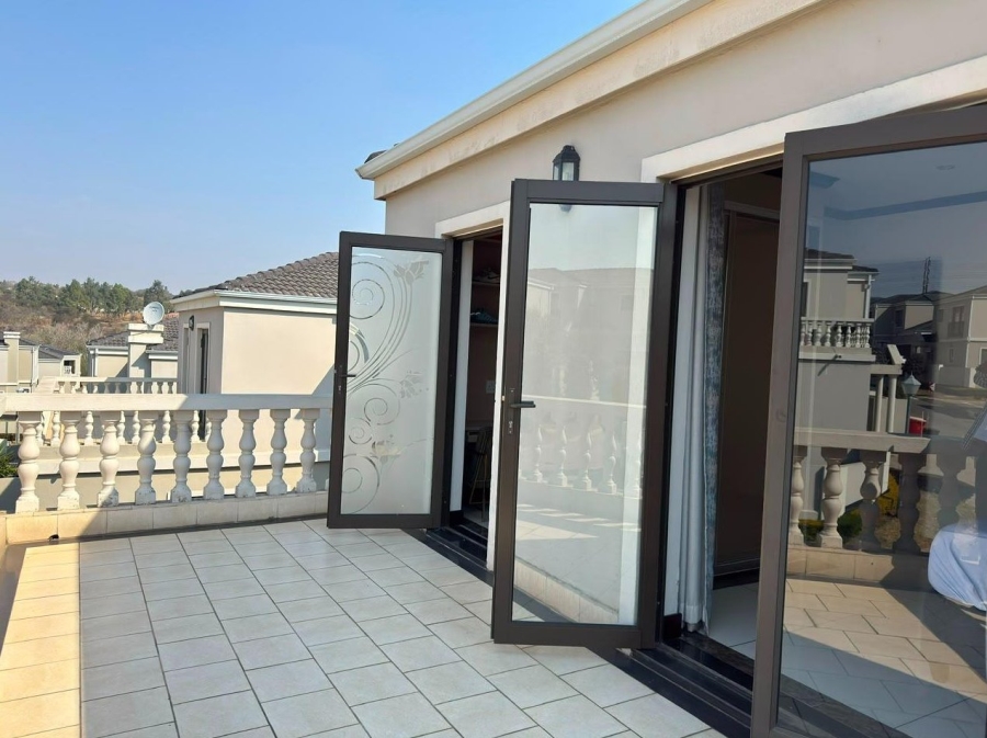 To Let 3 Bedroom Property for Rent in Fourways Gardens Gauteng