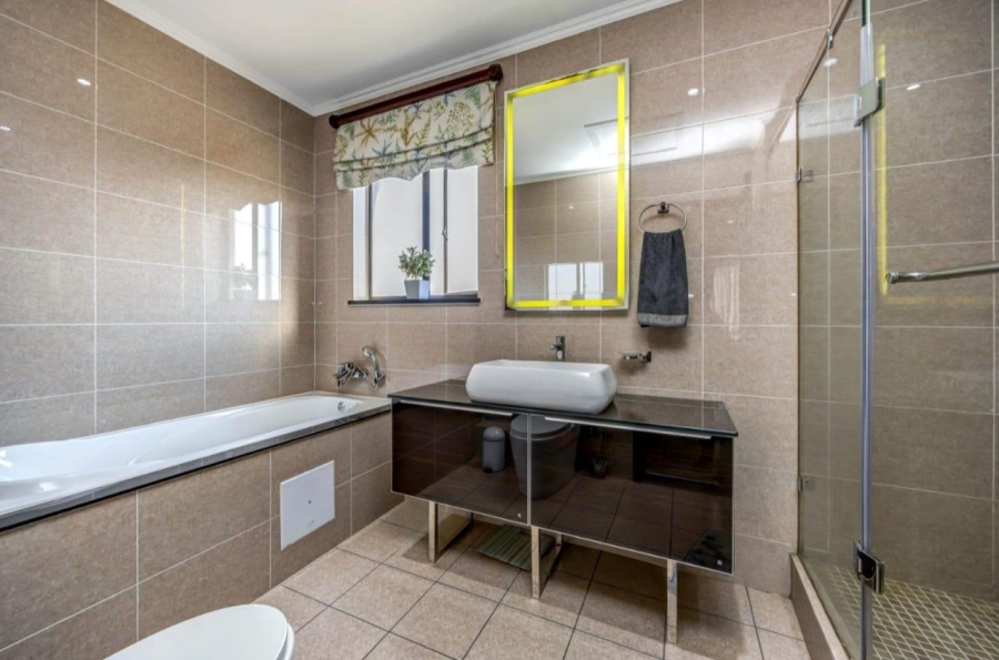 To Let 3 Bedroom Property for Rent in Fourways Gardens Gauteng