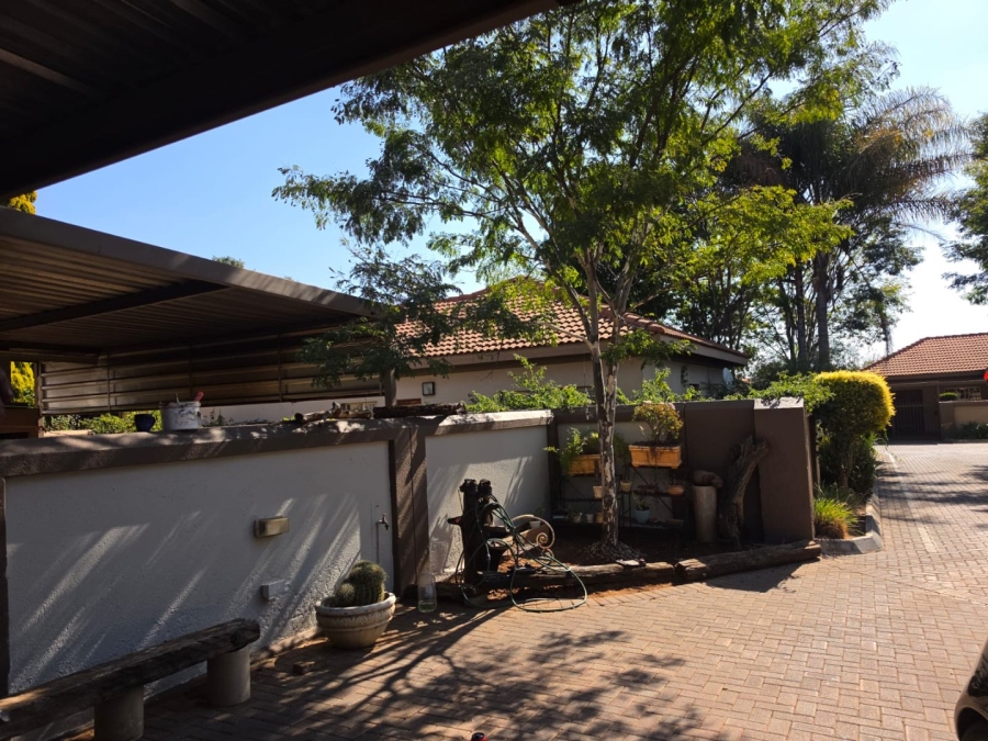 2 Bedroom Property for Sale in Doornpoort Gauteng