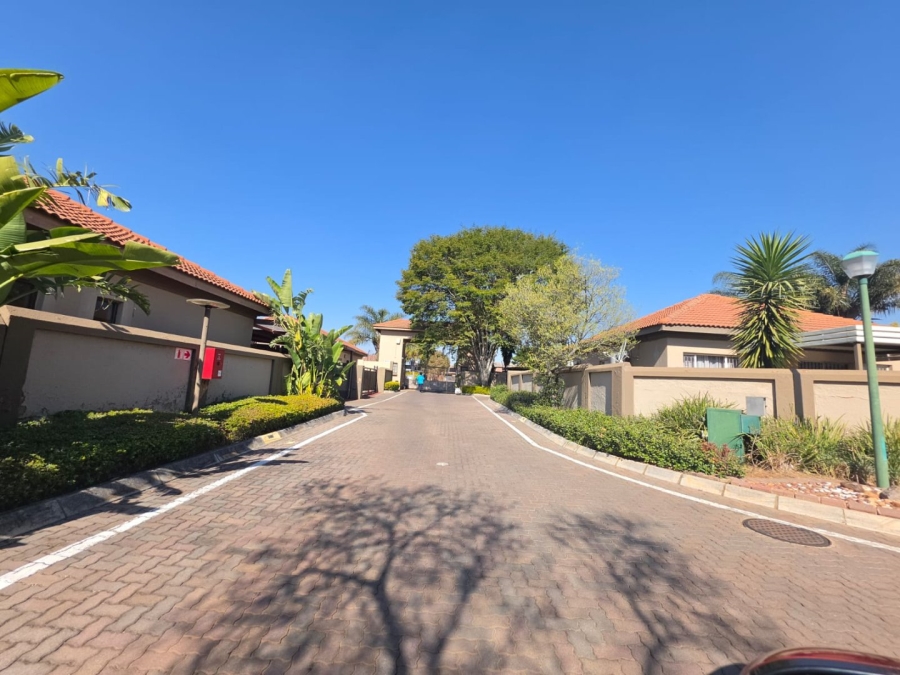 2 Bedroom Property for Sale in Doornpoort Gauteng