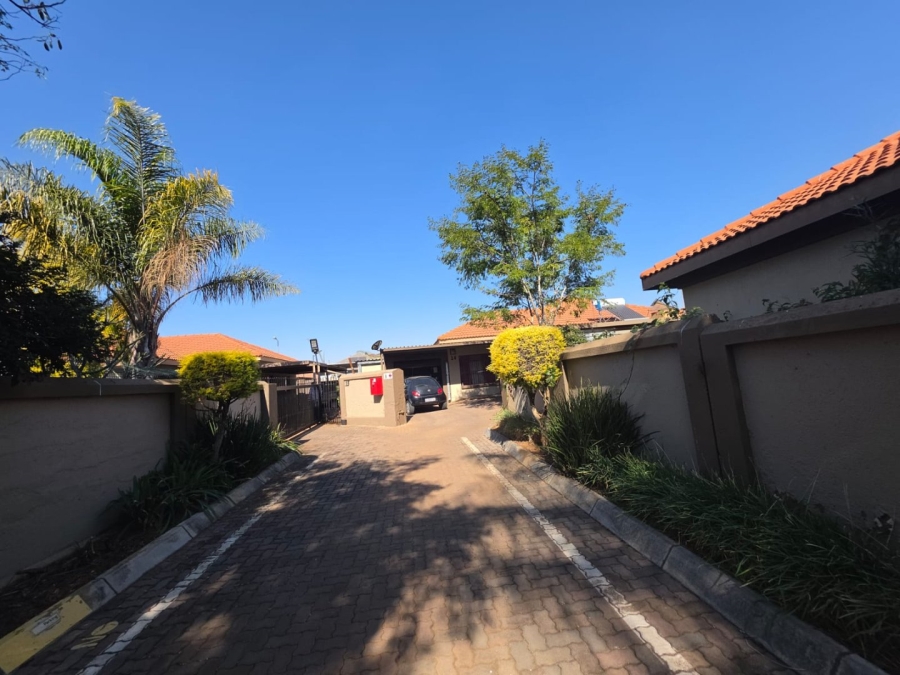 2 Bedroom Property for Sale in Doornpoort Gauteng