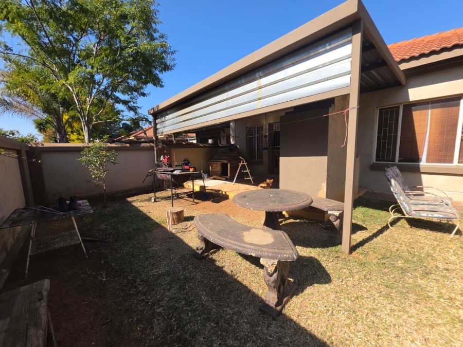 2 Bedroom Property for Sale in Doornpoort Gauteng