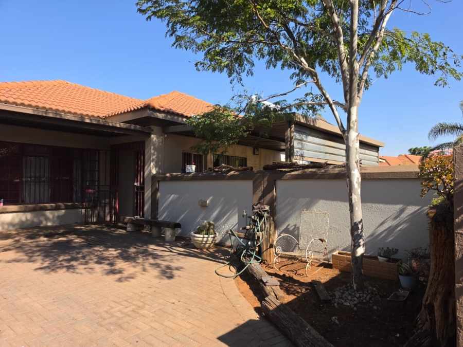2 Bedroom Property for Sale in Doornpoort Gauteng