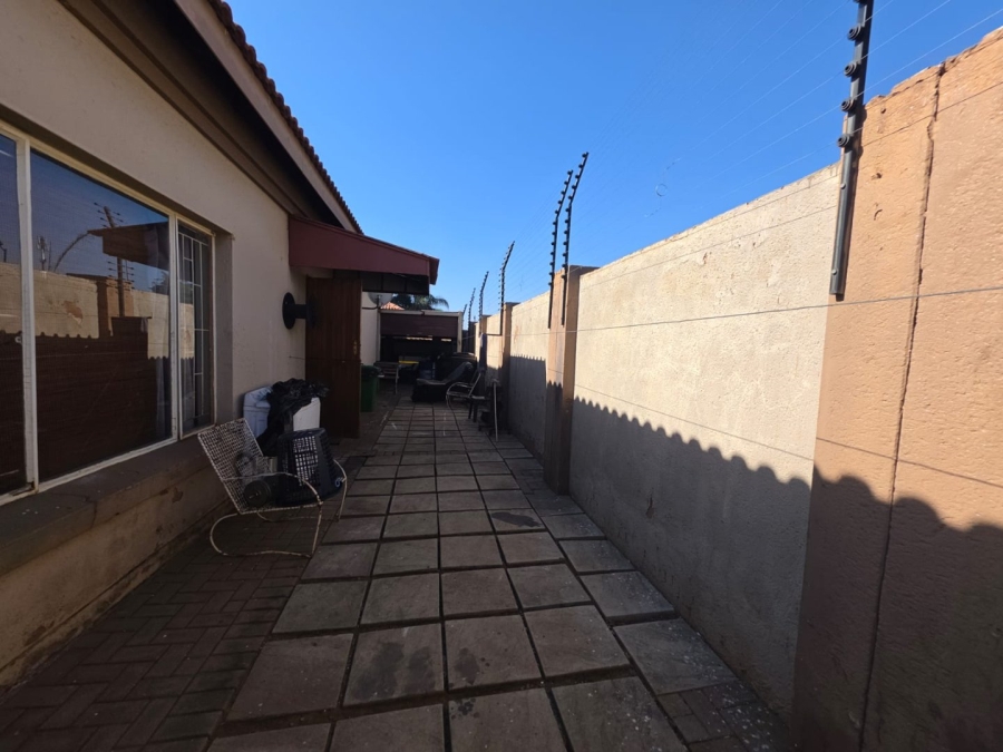 2 Bedroom Property for Sale in Doornpoort Gauteng