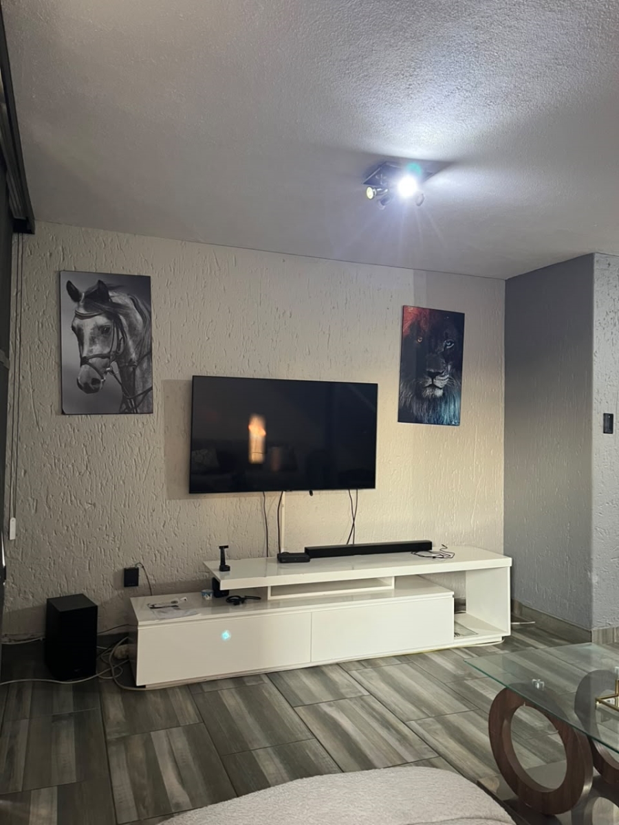 2 Bedroom Property for Sale in Oakdene Gauteng