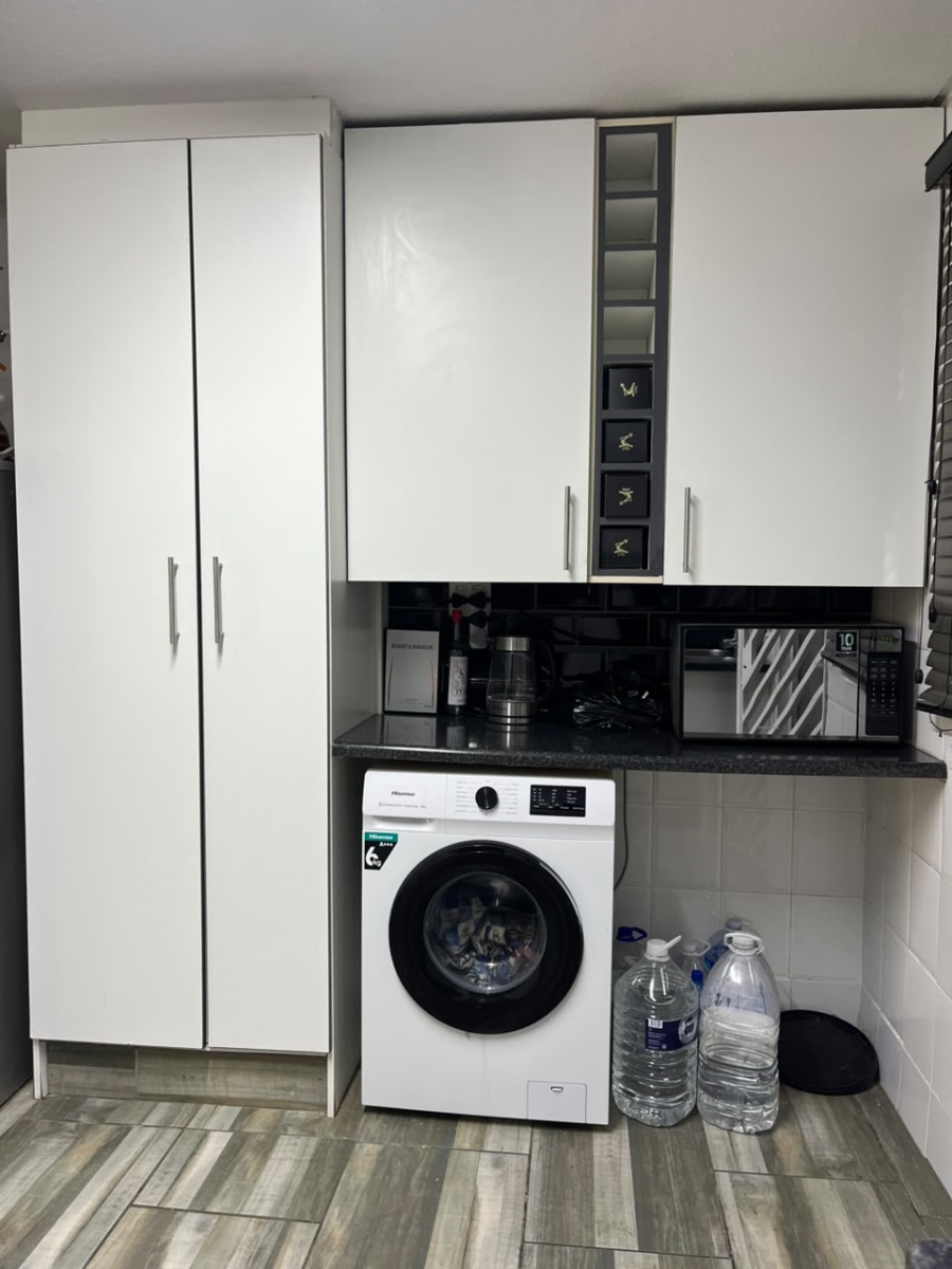 2 Bedroom Property for Sale in Oakdene Gauteng