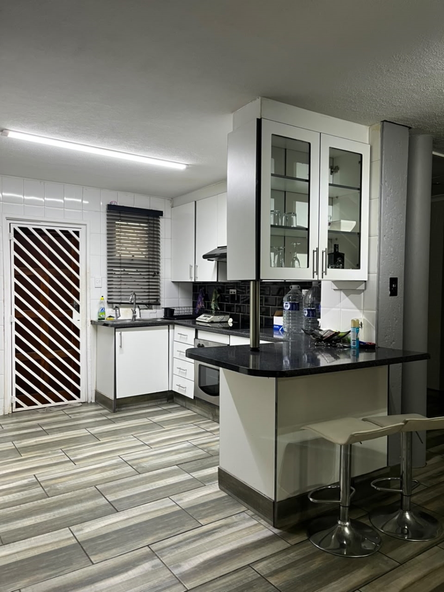 2 Bedroom Property for Sale in Oakdene Gauteng