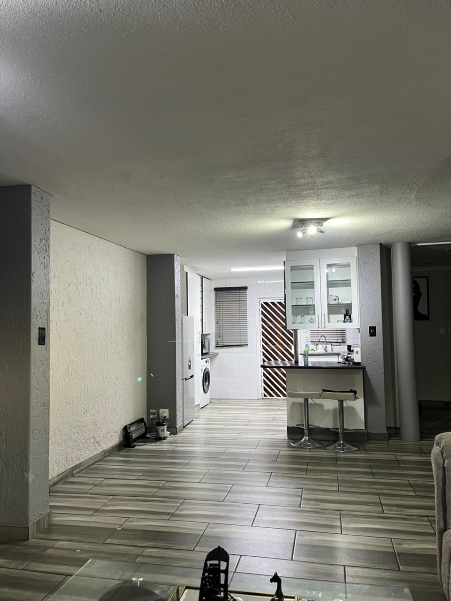 2 Bedroom Property for Sale in Oakdene Gauteng