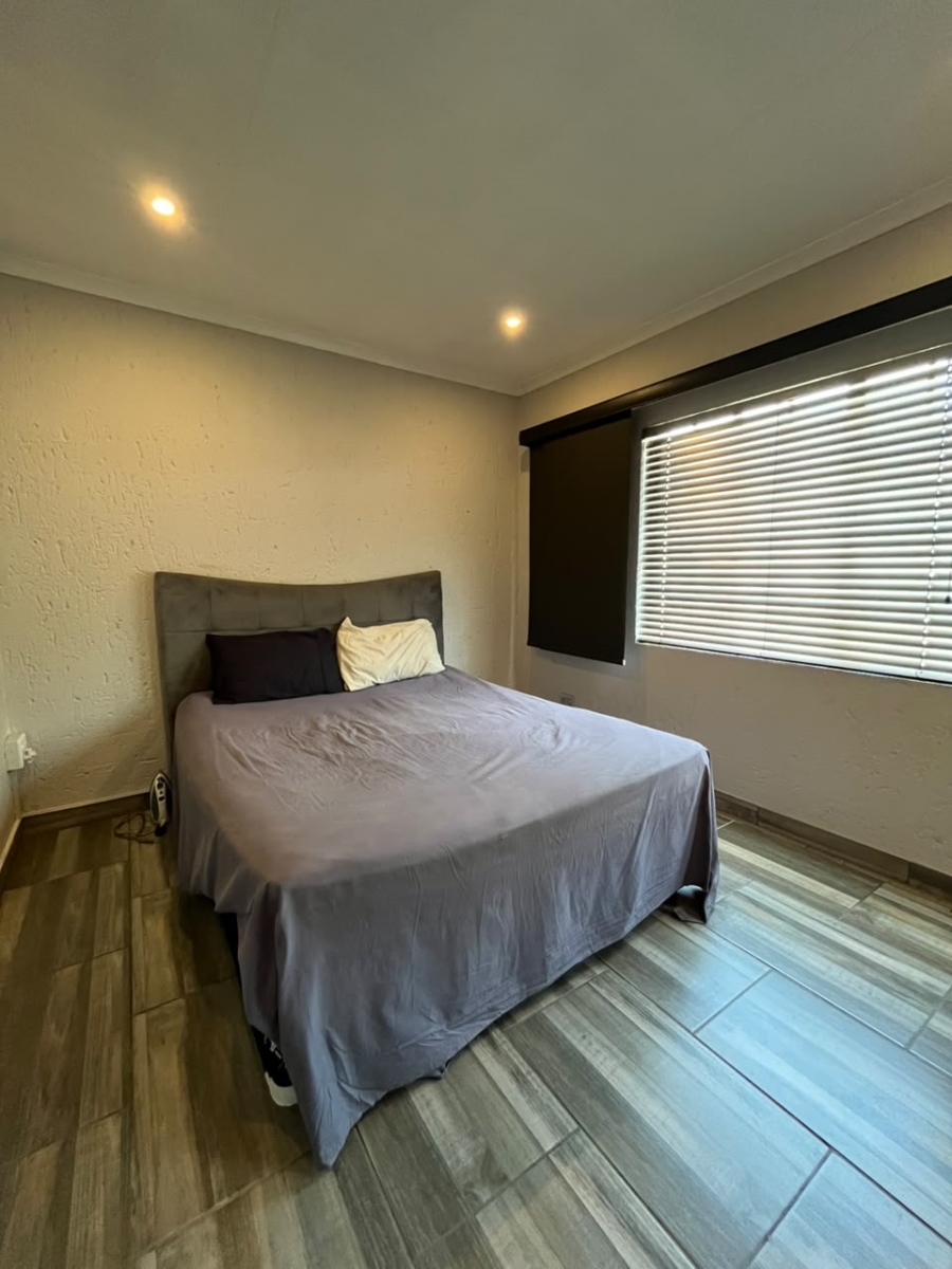 2 Bedroom Property for Sale in Oakdene Gauteng