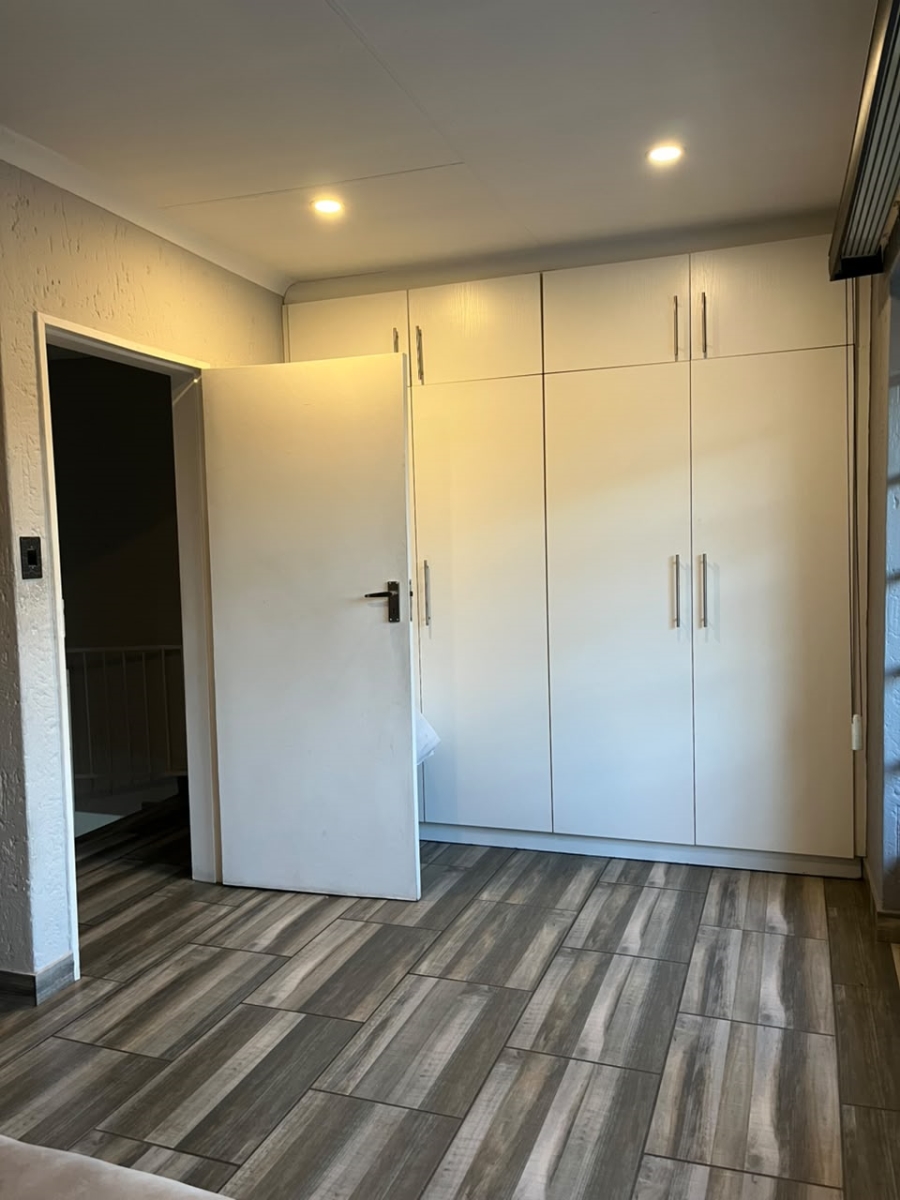 2 Bedroom Property for Sale in Oakdene Gauteng