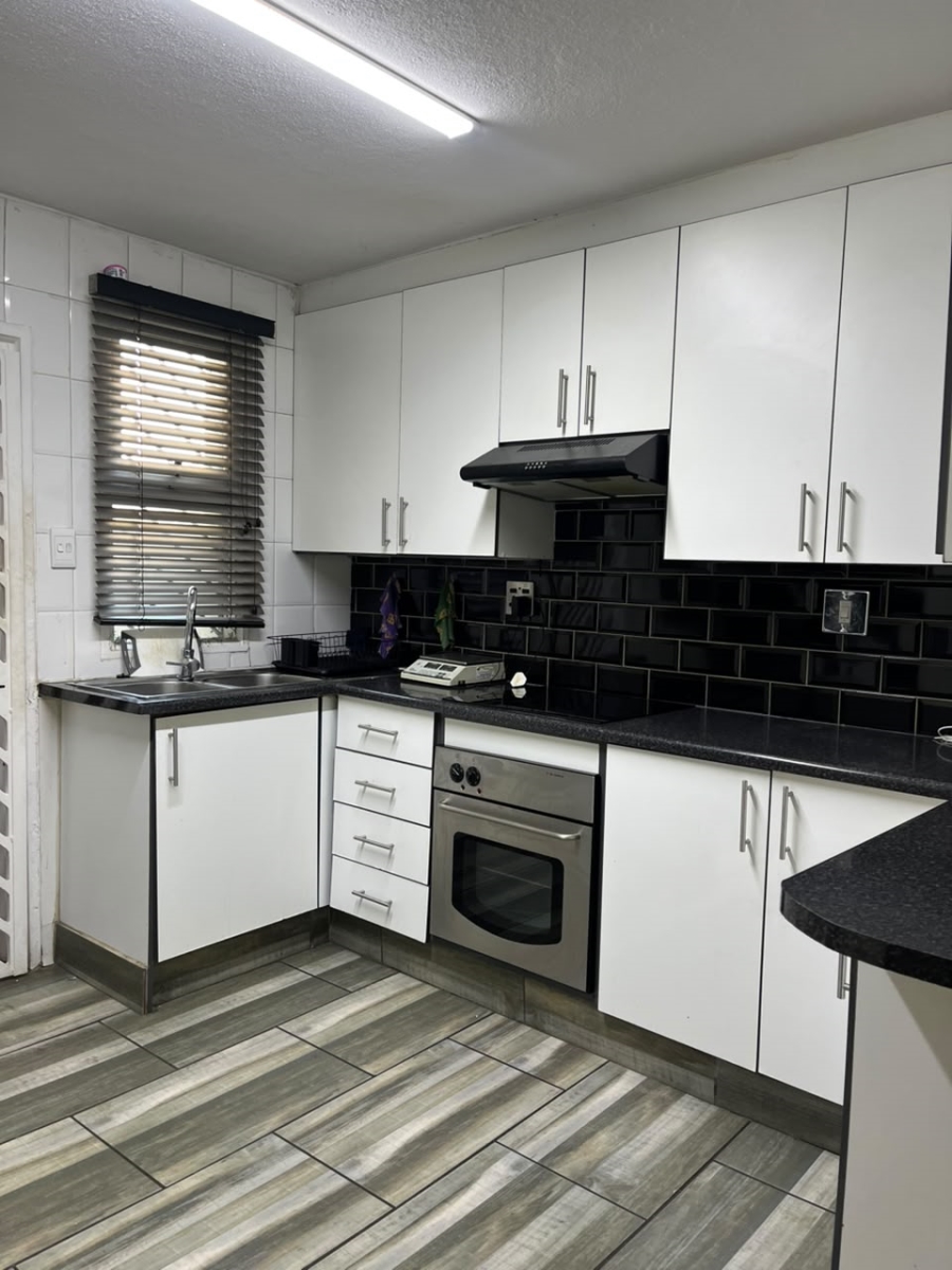 2 Bedroom Property for Sale in Oakdene Gauteng