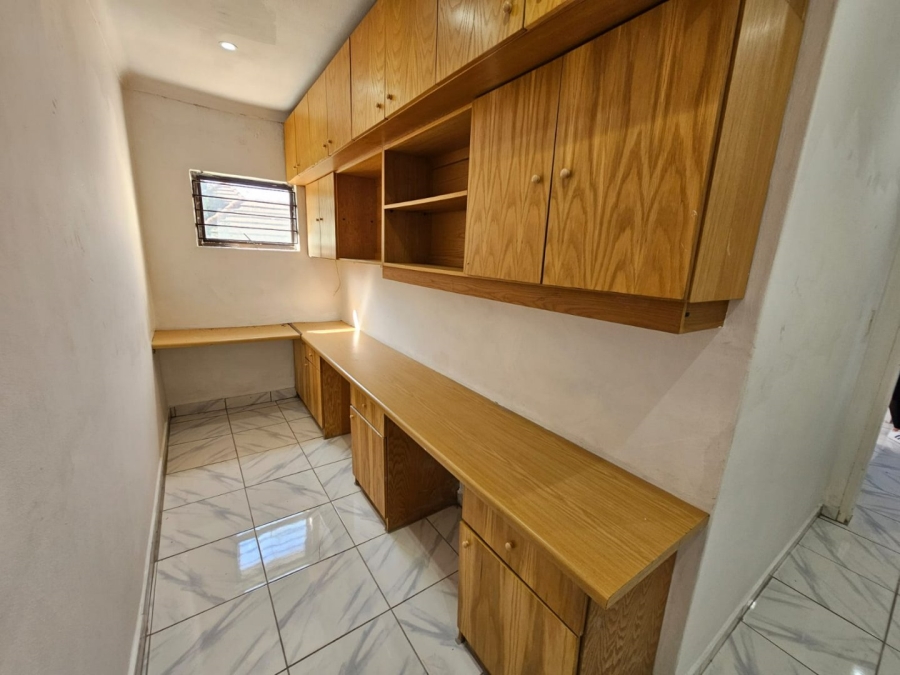 To Let 2 Bedroom Property for Rent in Laudium Gauteng