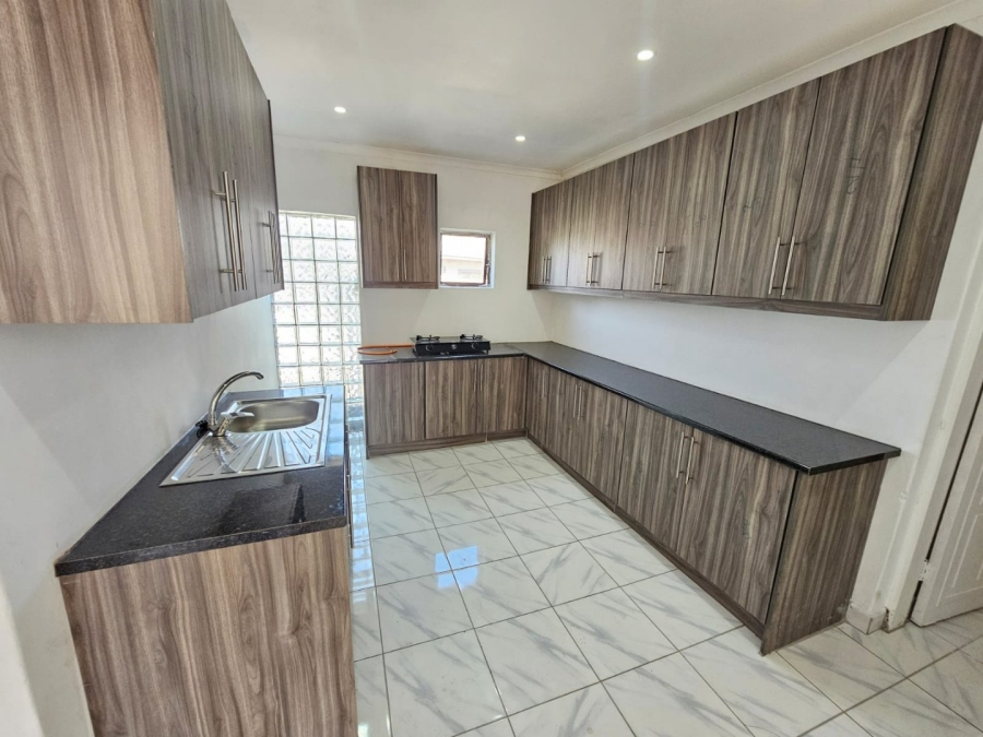 To Let 2 Bedroom Property for Rent in Laudium Gauteng