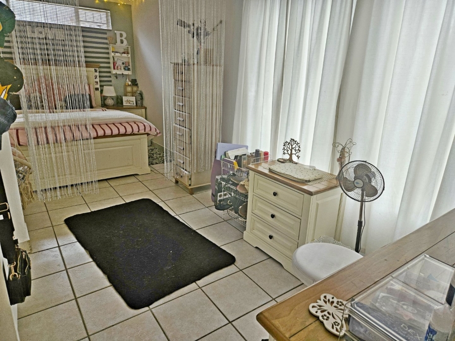 3 Bedroom Property for Sale in Rhodesfield Gauteng