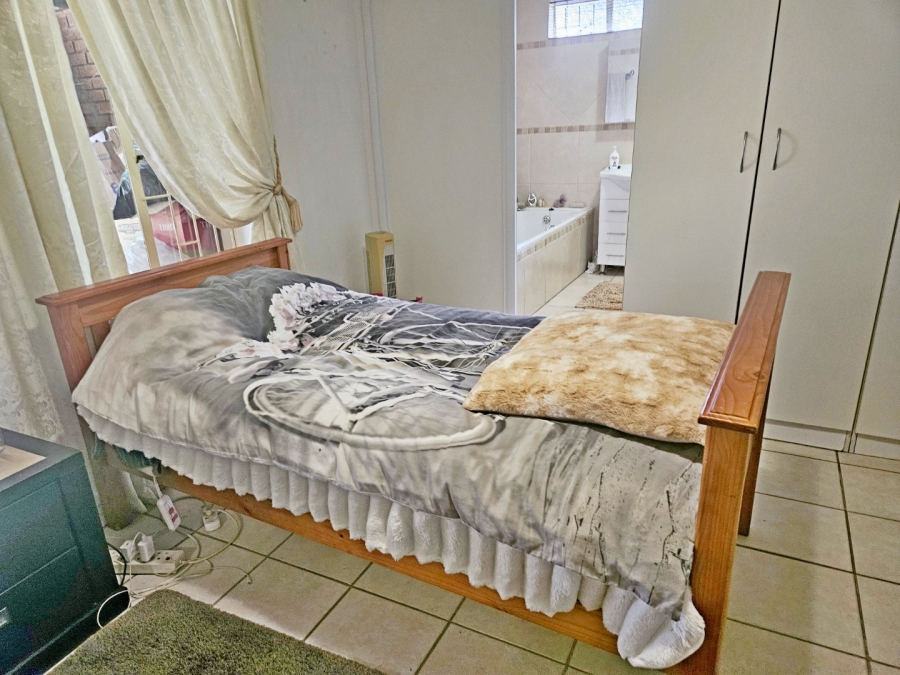 3 Bedroom Property for Sale in Rhodesfield Gauteng