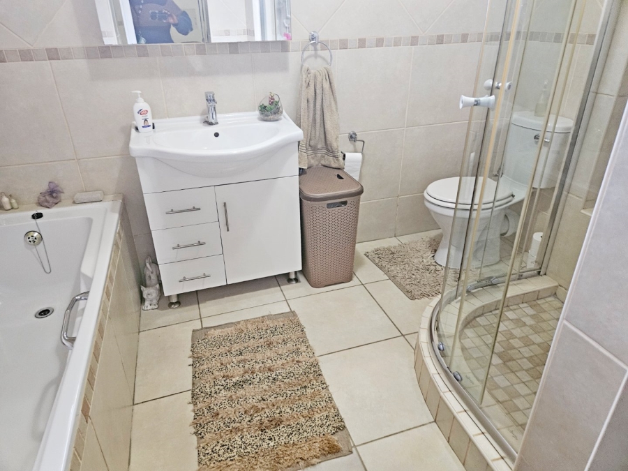 3 Bedroom Property for Sale in Rhodesfield Gauteng
