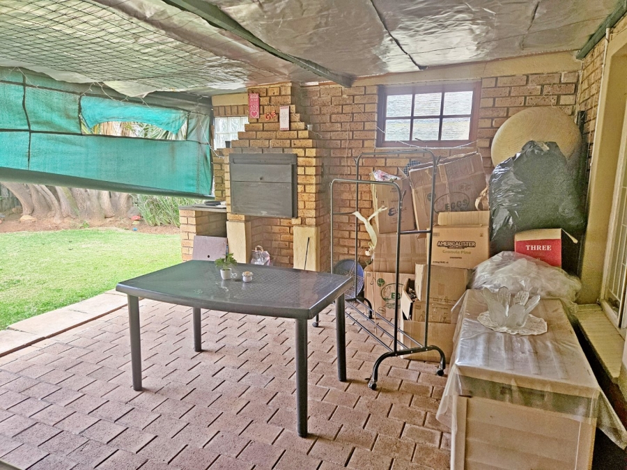 3 Bedroom Property for Sale in Rhodesfield Gauteng