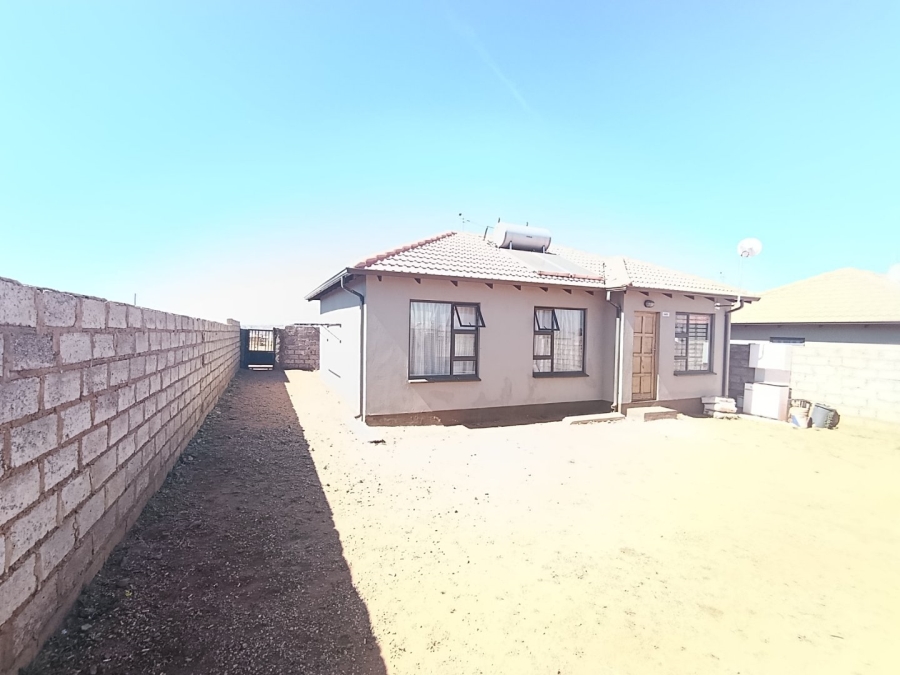 3 Bedroom Property for Sale in Lufhereng Gauteng