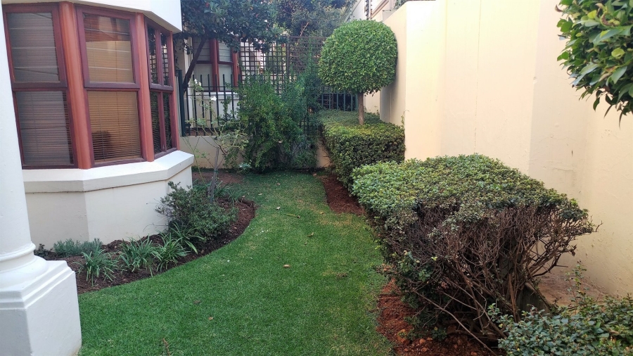To Let 2 Bedroom Property for Rent in Bryanston Gauteng