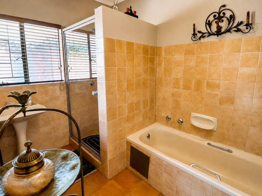 4 Bedroom Property for Sale in Eldoraigne Gauteng