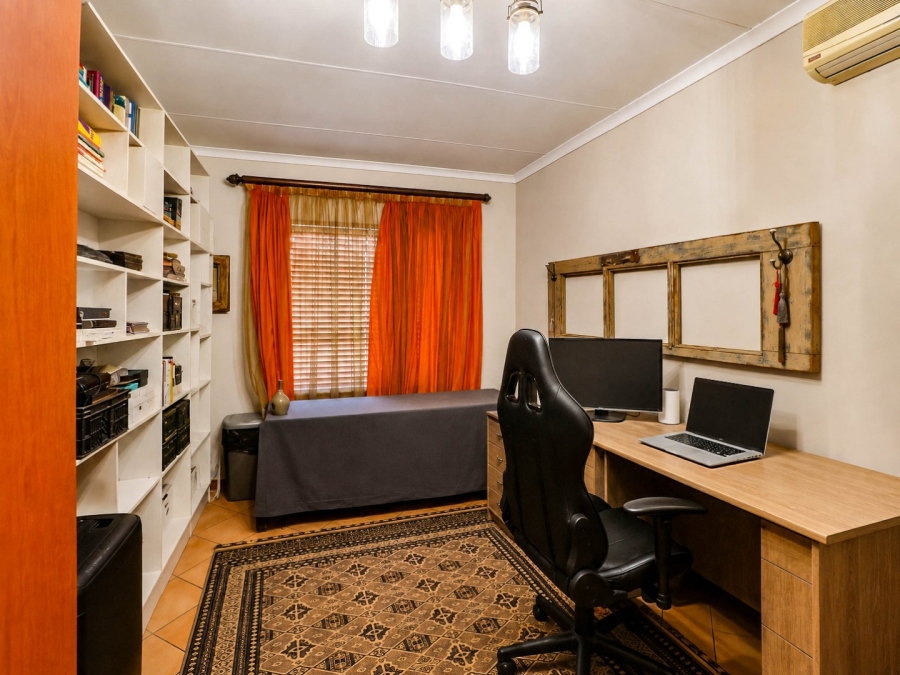4 Bedroom Property for Sale in Eldoraigne Gauteng