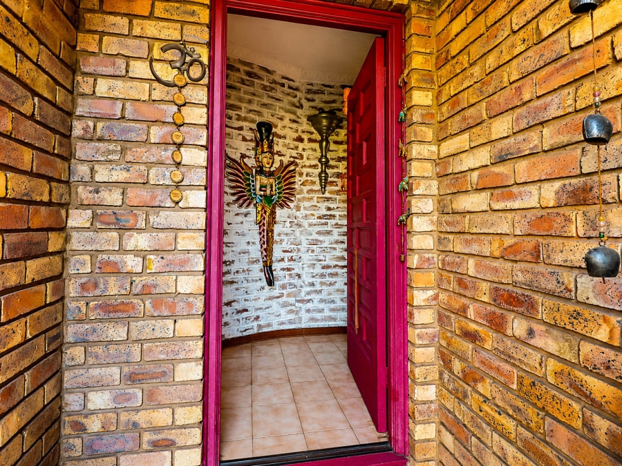 4 Bedroom Property for Sale in Eldoraigne Gauteng