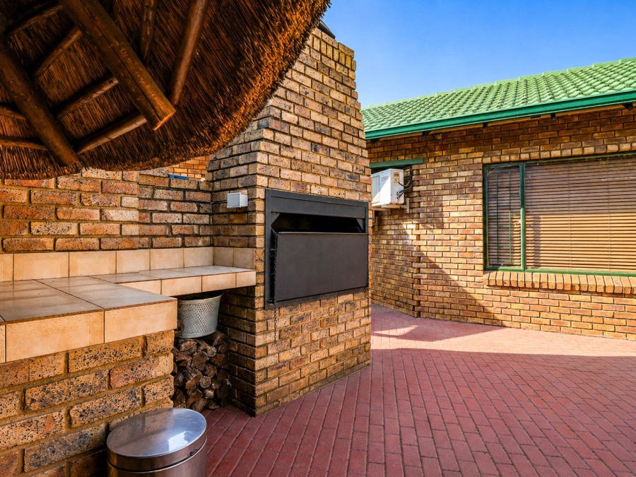 4 Bedroom Property for Sale in Eldoraigne Gauteng