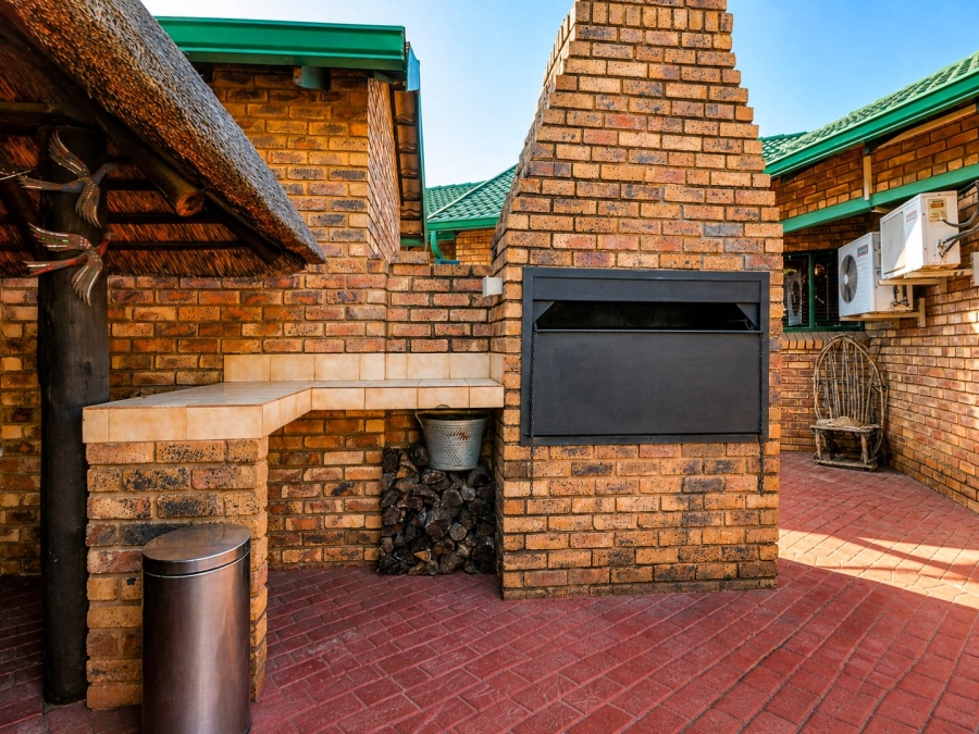 4 Bedroom Property for Sale in Eldoraigne Gauteng