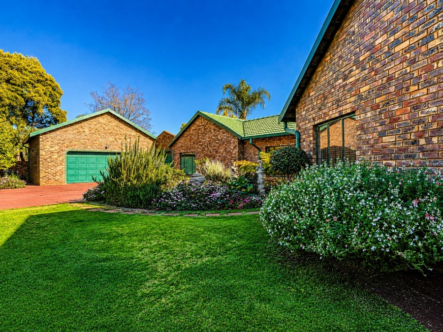4 Bedroom Property for Sale in Eldoraigne Gauteng