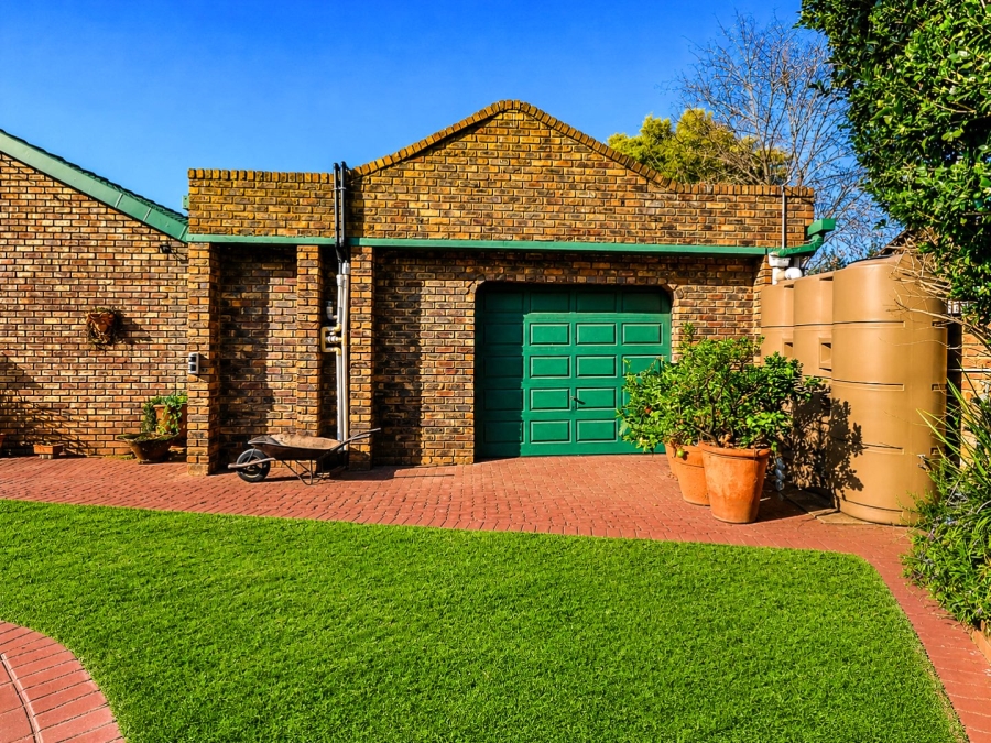 4 Bedroom Property for Sale in Eldoraigne Gauteng