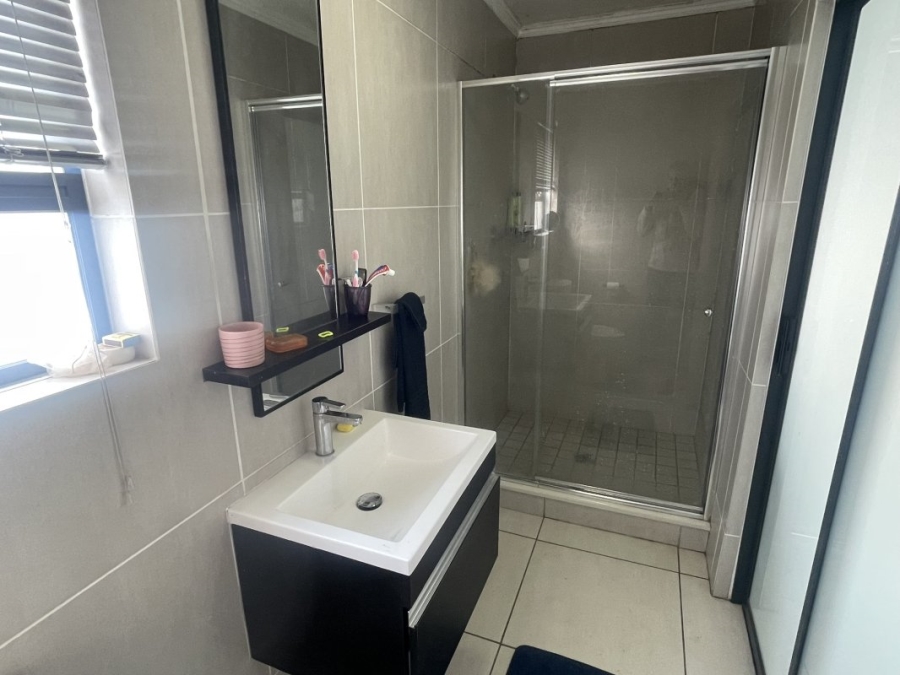 2 Bedroom Property for Sale in Greenstone Ridge Gauteng