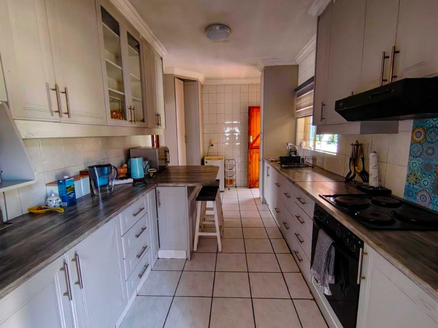 8 Bedroom Property for Sale in Witfield Gauteng