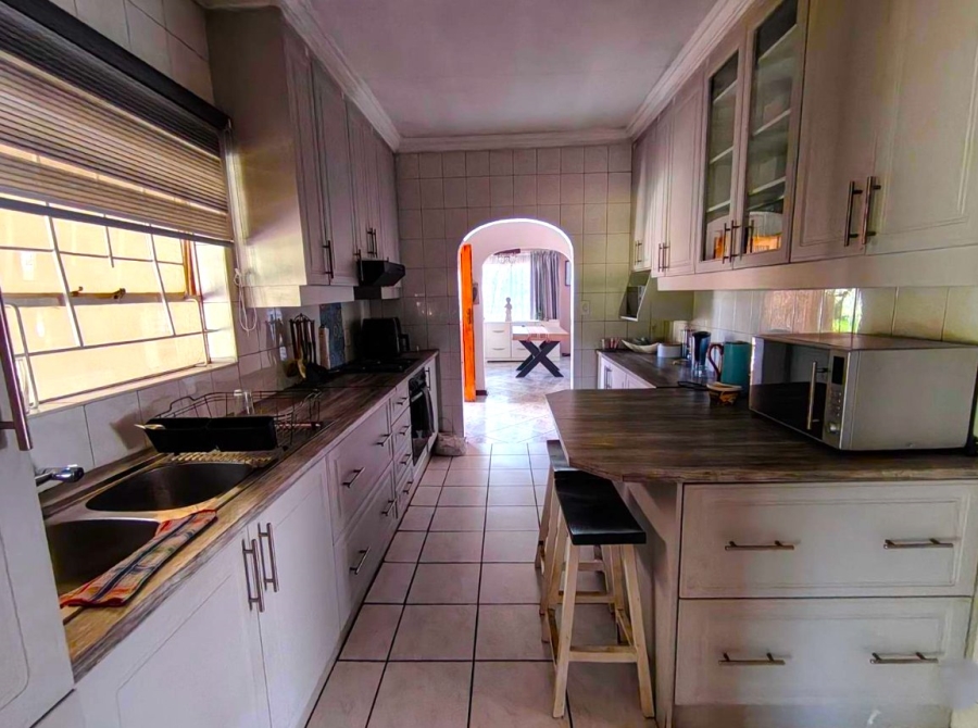 8 Bedroom Property for Sale in Witfield Gauteng