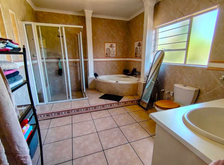 8 Bedroom Property for Sale in Witfield Gauteng
