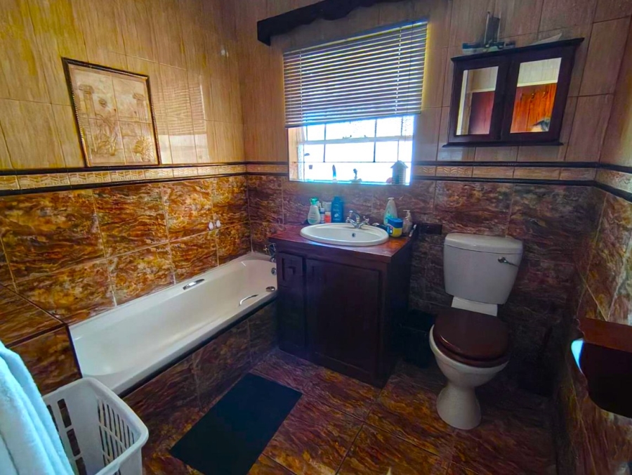 8 Bedroom Property for Sale in Witfield Gauteng