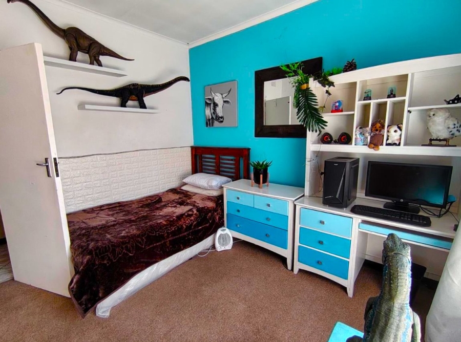 8 Bedroom Property for Sale in Witfield Gauteng