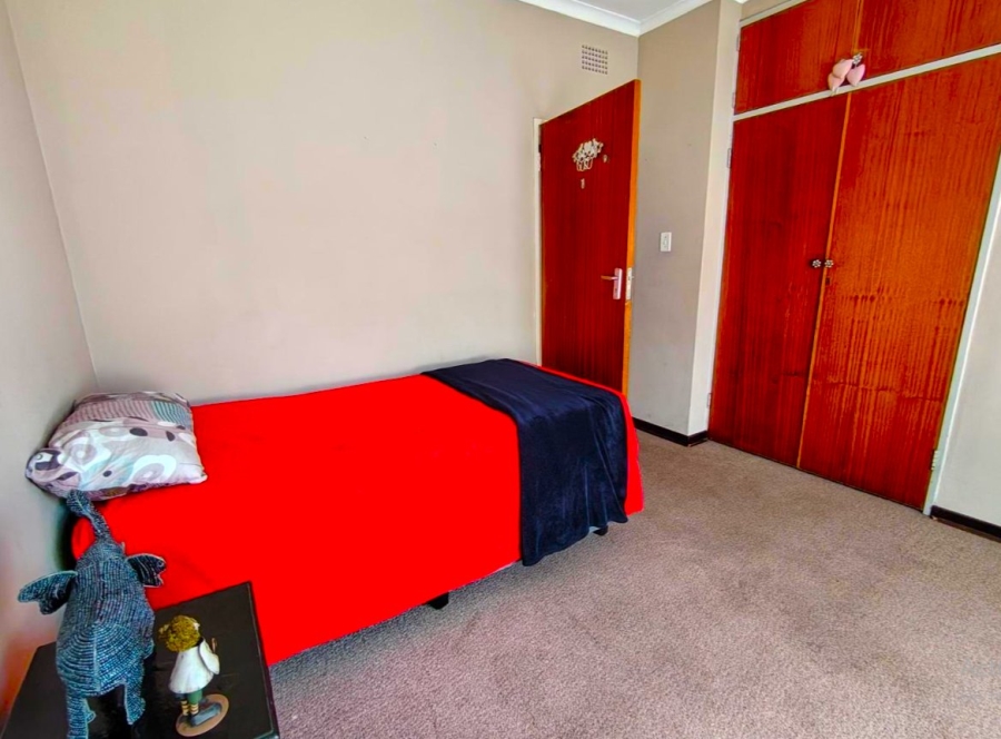 8 Bedroom Property for Sale in Witfield Gauteng