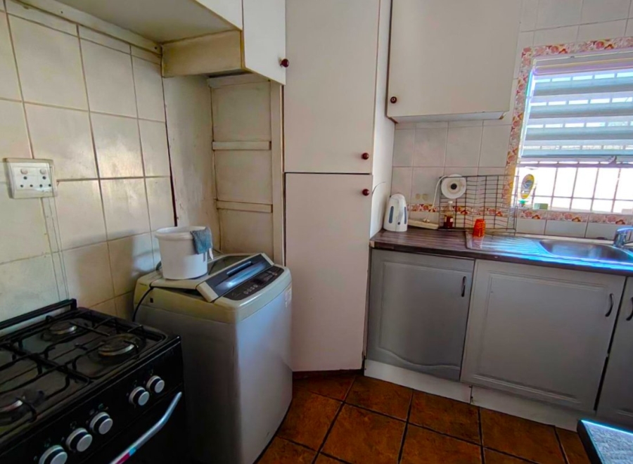 8 Bedroom Property for Sale in Witfield Gauteng