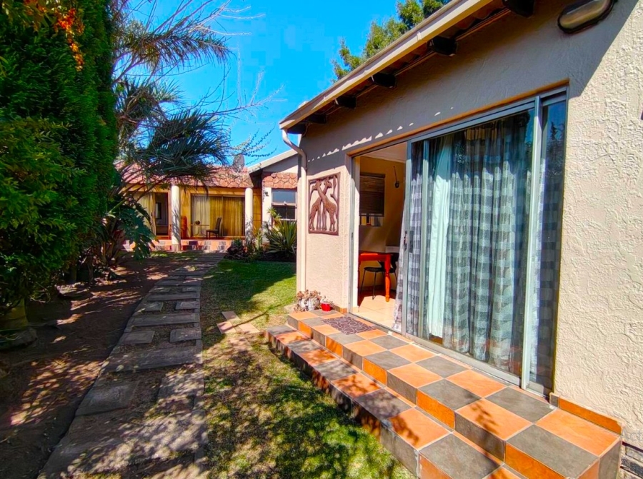8 Bedroom Property for Sale in Witfield Gauteng