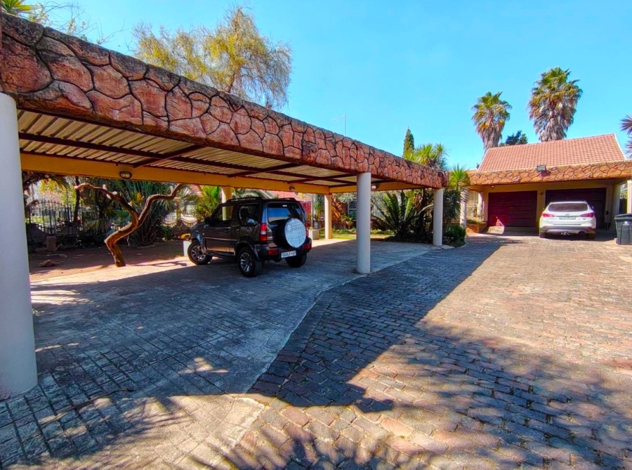 8 Bedroom Property for Sale in Witfield Gauteng