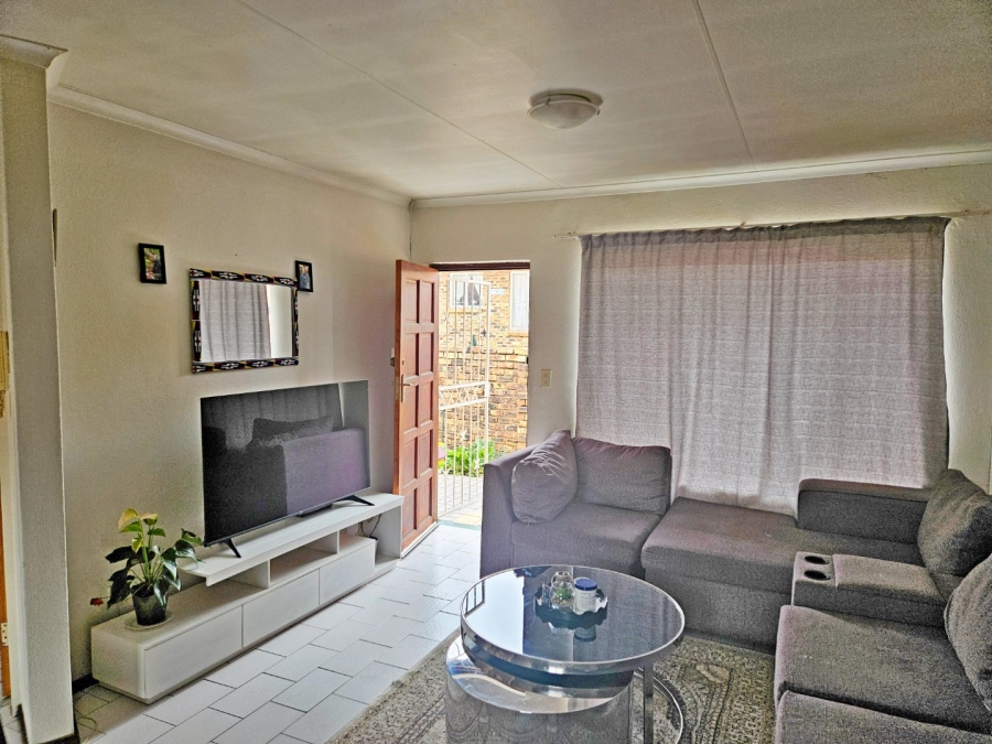 2 Bedroom Property for Sale in Birchleigh Gauteng