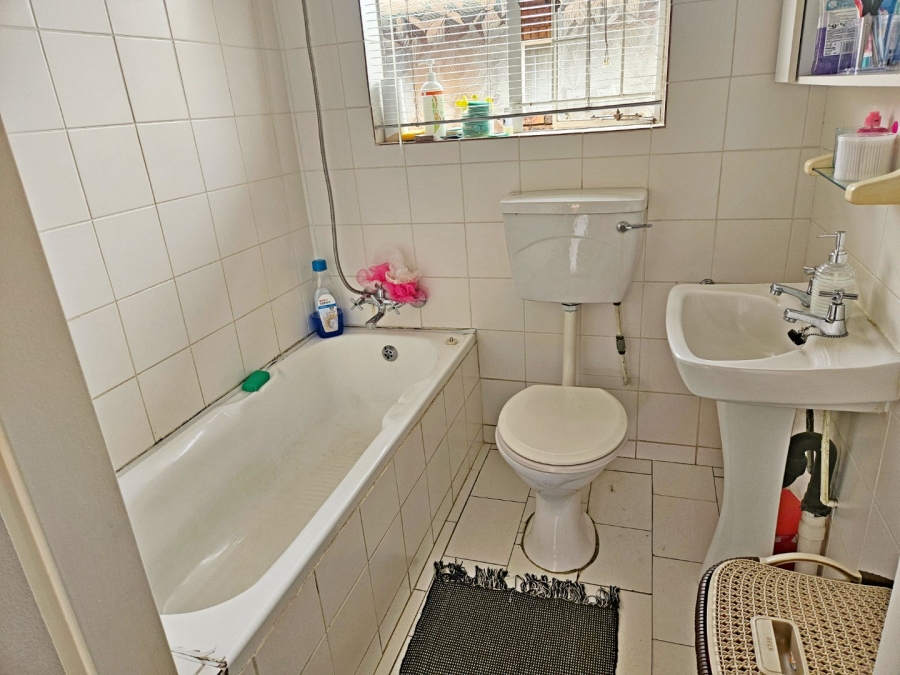2 Bedroom Property for Sale in Birchleigh Gauteng